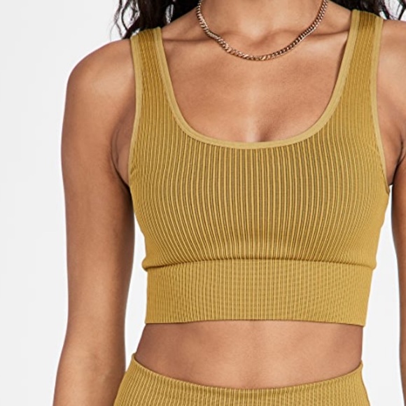 Good American Other - Good American Essentials
The Seamless Ribbed Bra in golden olive 00/0